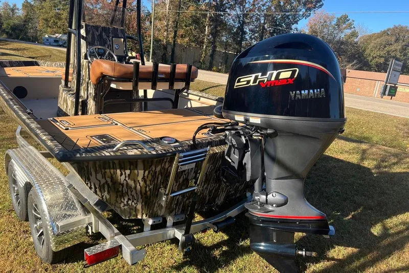 Slide: The Image of 2026 Avid 20 ROGUE CC boat with Yamaha SHO VMAX engine on trailer. - 9