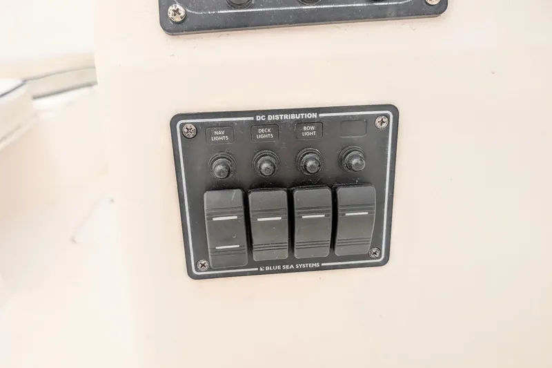 Slide: The Image of Control panel on 2003 Palm Beach 22 Dual Console boat for light distribution. - 16