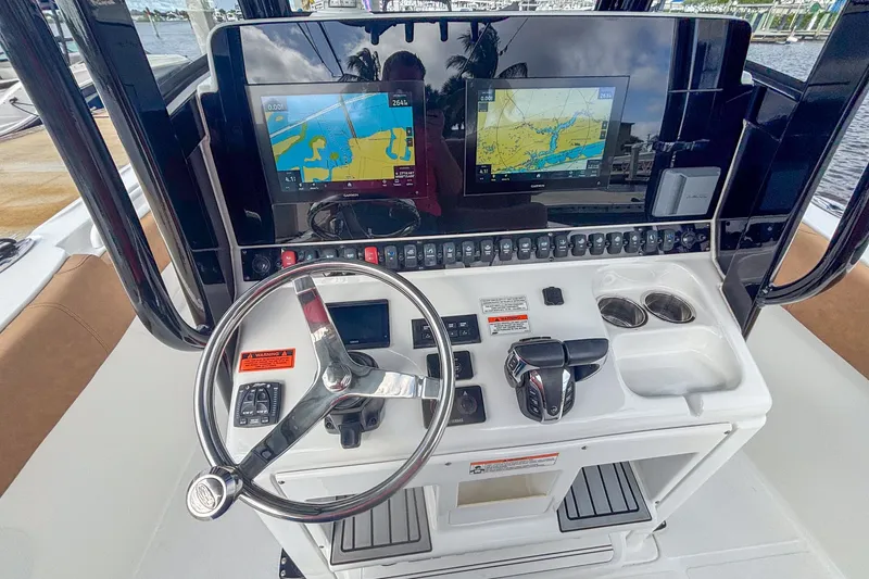 Slide: The Image of Sea Hunt 305 CC 2022 - 11