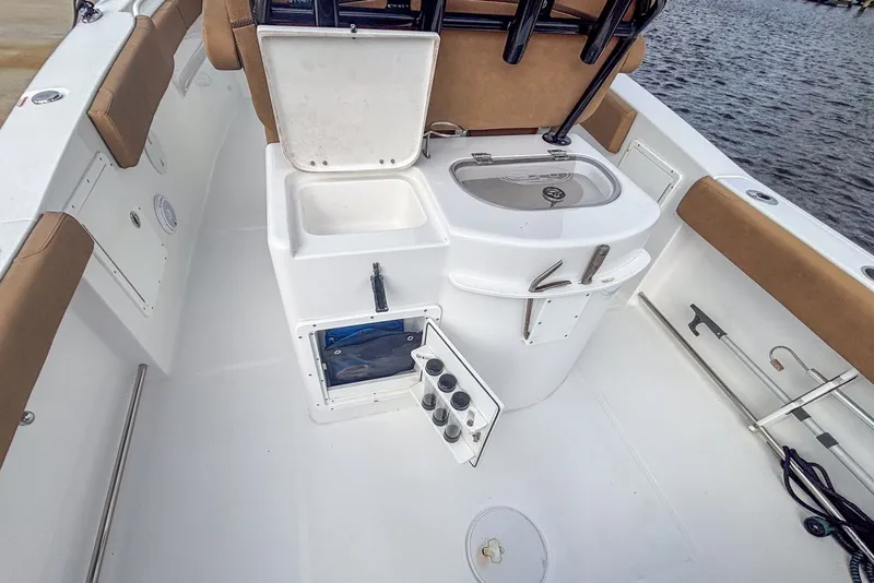 Slide: The Image of Sea Hunt 305 CC 2022 - 7