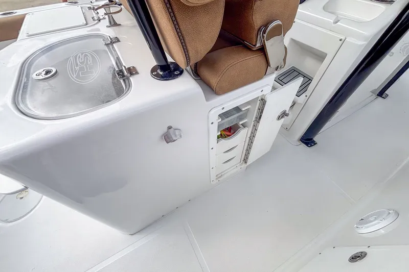 Slide: The Image of Sea Hunt 305 CC 2022 - 8