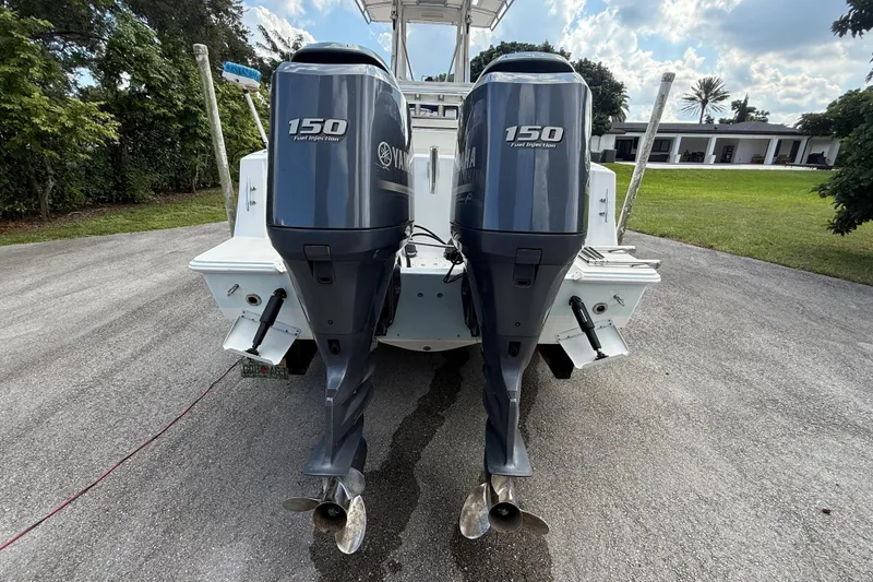Slide: The Image of 2008 Contender 23 Open boat with twin Yamaha 150 outboard engines. - 6