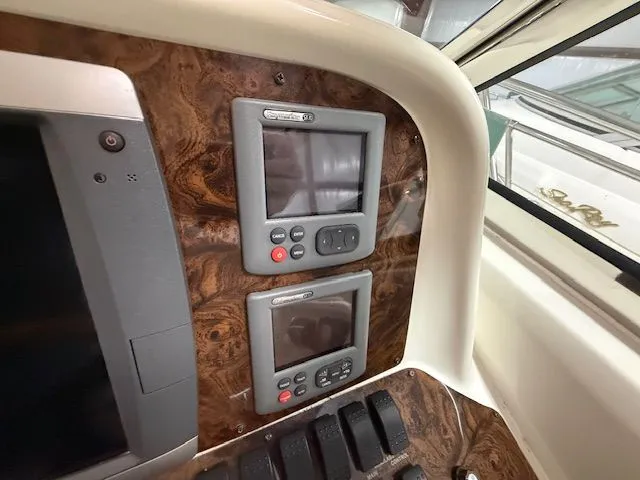 Slide: The Image of Sea Ray 370 Express Cruiser 1997 - 16