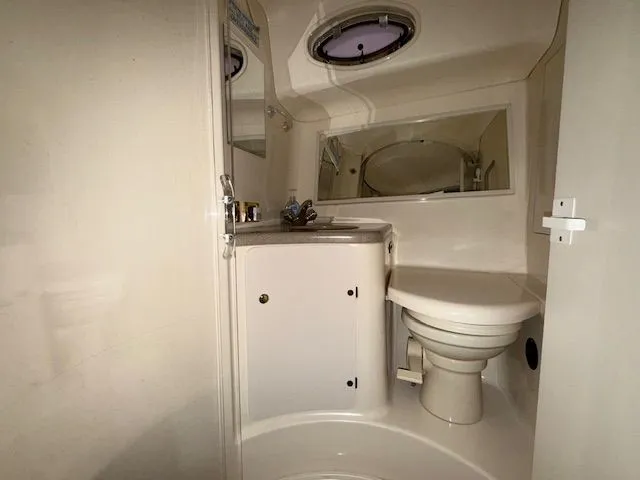 Slide: The Image of Sea Ray 370 Express Cruiser 1997 - 17