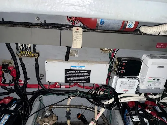 Slide: The Image of Sea Ray 370 Express Cruiser 1997 - 18