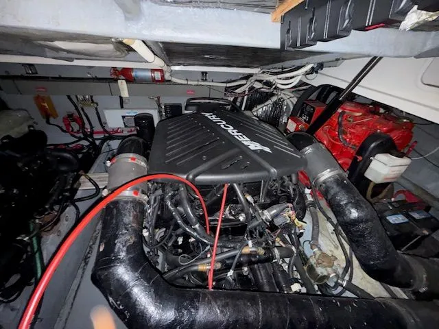 Slide: The Image of Sea Ray 370 Express Cruiser 1997 - 19