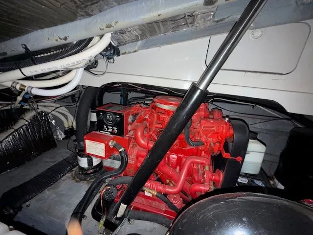 Slide: The Image of Sea Ray 370 Express Cruiser 1997 - 21