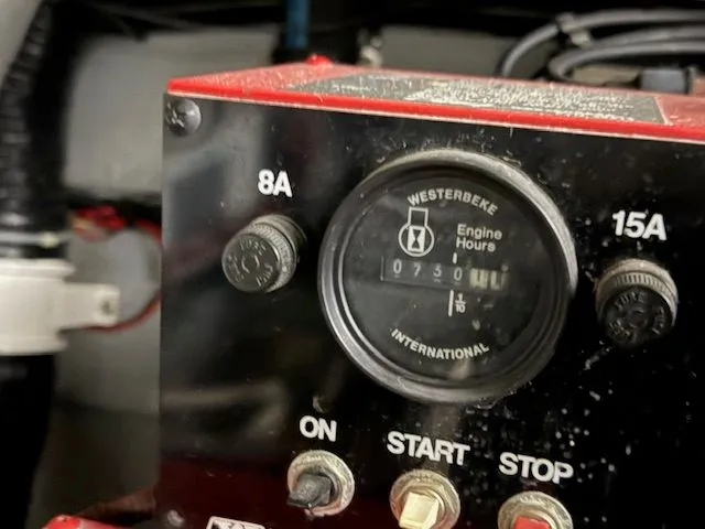 Slide: The Image of Sea Ray 370 Express Cruiser 1997 - 22