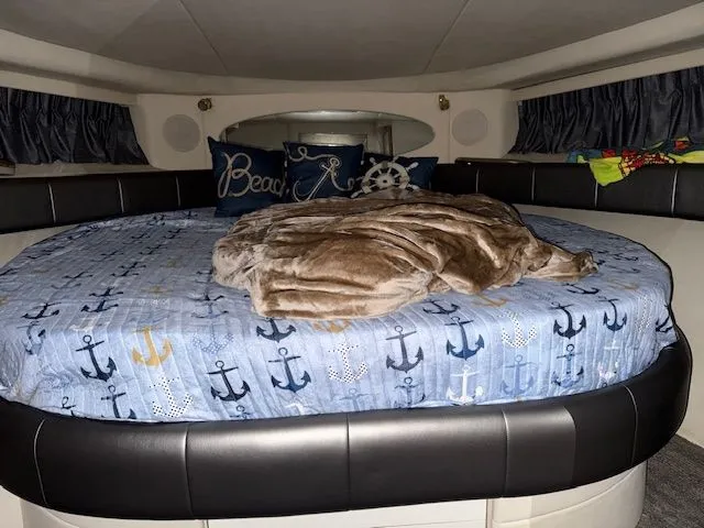 Slide: The Image of Sea Ray 370 Express Cruiser 1997 - 4