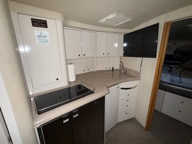 Slide: The Image of Sea Ray 370 Express Cruiser 1997 - 8