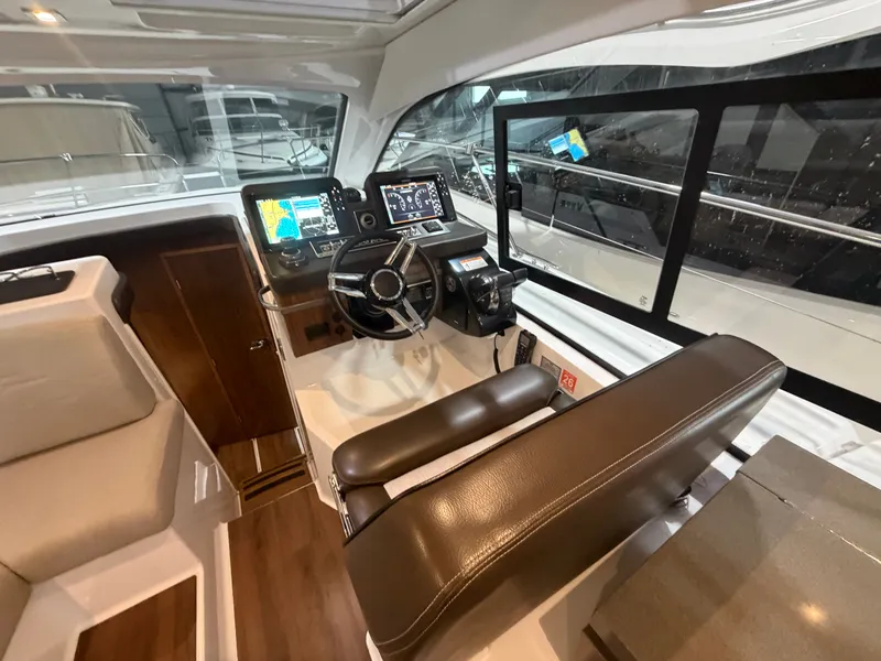 Slide: The Image of Four Winns 355 Vista Coupe 2022 - 14