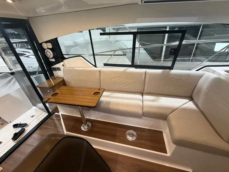 Slide: The Image of Four Winns 355 Vista Coupe 2022 - 16