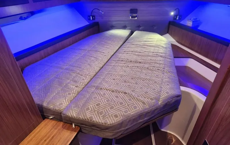 Slide: The Image of Four Winns 355 Vista Coupe 2022 - 19