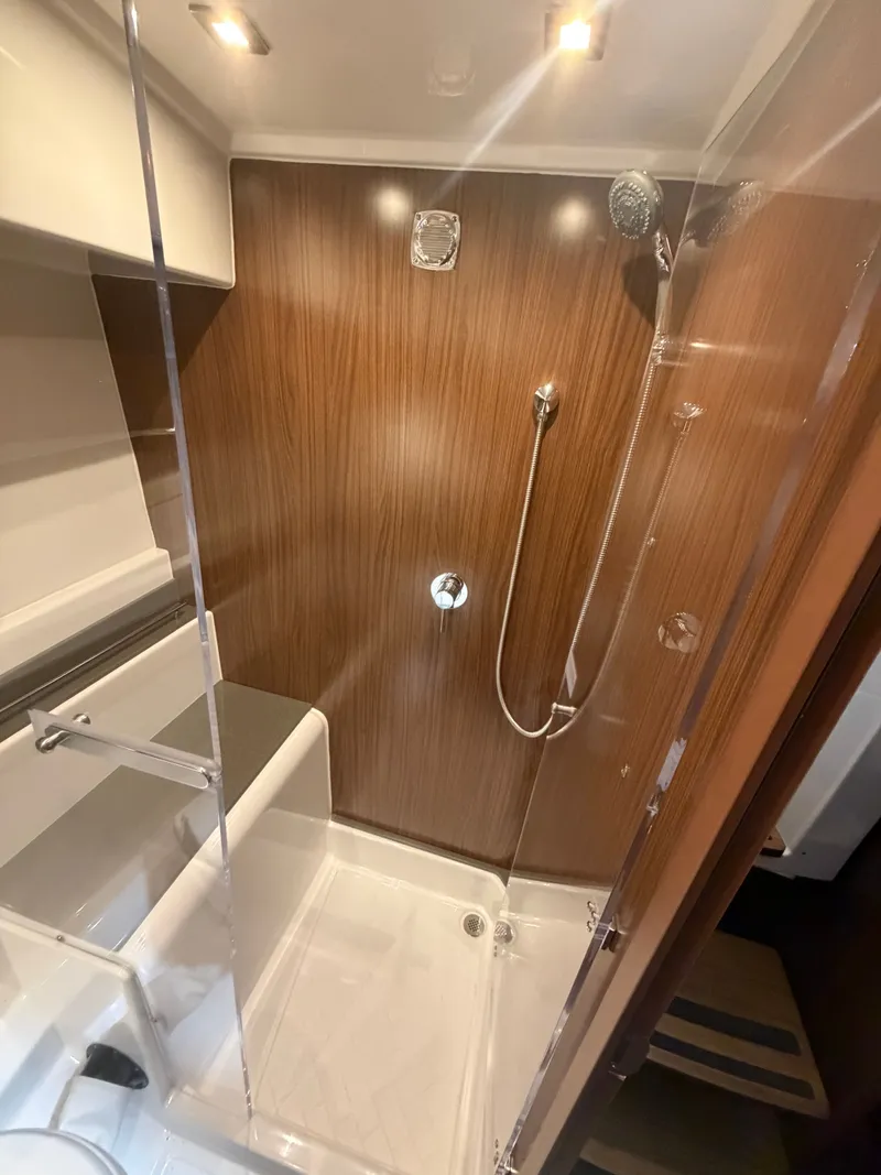 Slide: The Image of Four Winns 355 Vista Coupe 2022 - 24