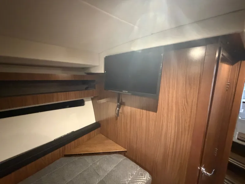 Slide: The Image of Four Winns 355 Vista Coupe 2022 - 26