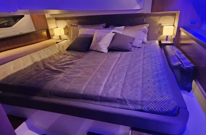 Slide: The Image of Four Winns 355 Vista Coupe 2022 - 3