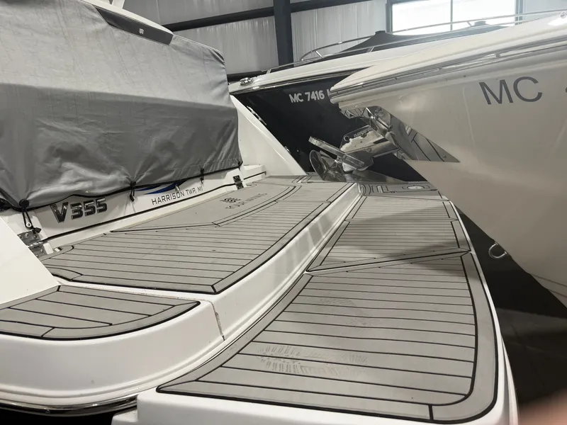 Slide: The Image of Four Winns 355 Vista Coupe 2022 - 9