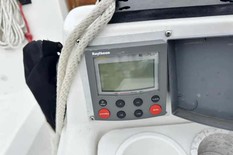 Slide: The Image of Raytheon autopilot system on 2000 Hunter 290 sailboat, featuring control buttons and display. - 25