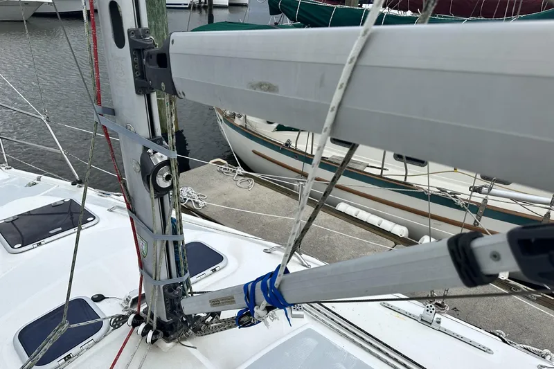 Slide: The Image of Hunter 290 sailboat mast and rigging, docked at marina, year 2000 model. - 32