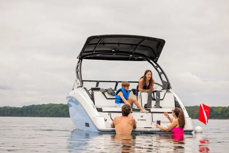 Slide: The Image of Yamaha 252SE 2026 - 6