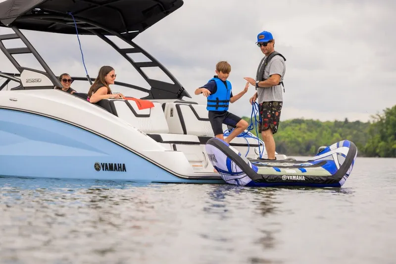 Slide: The Image of Yamaha 252SE 2026 - 7