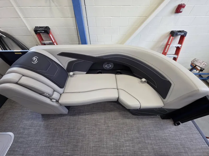 Slide: The Image of Barletta Cabrio 22M 2026 - 18