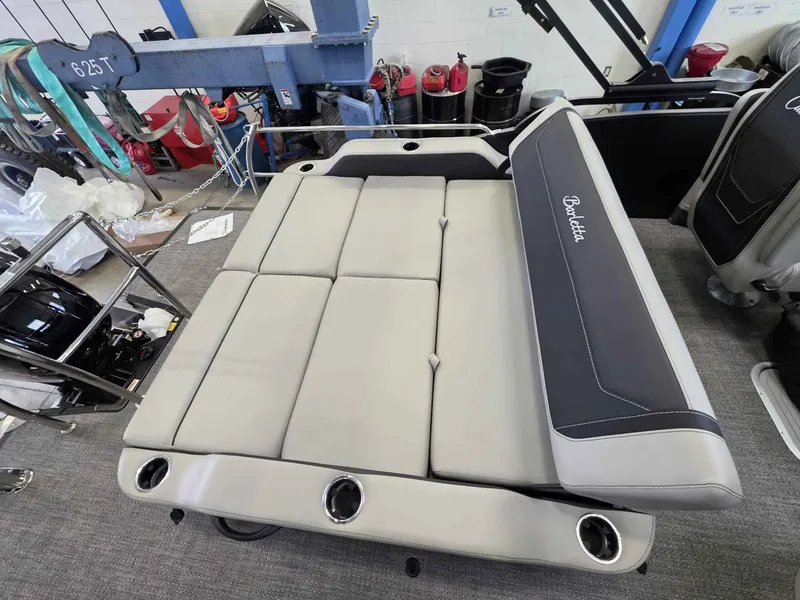 Slide: The Image of Barletta Cabrio 22UC 2026 - 18