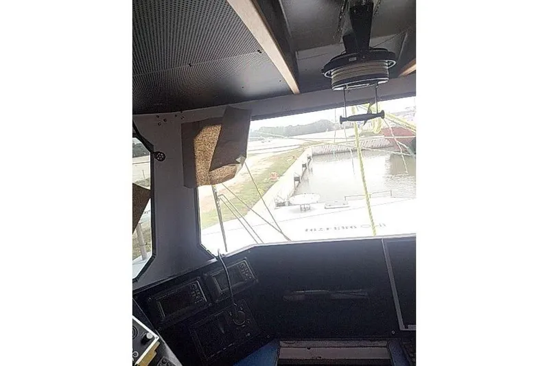 Slide: The Image of Interior view of 2016 Mützelfeldtwerft Offshore Fast Crew Taxi Catamaran cockpit. - 37