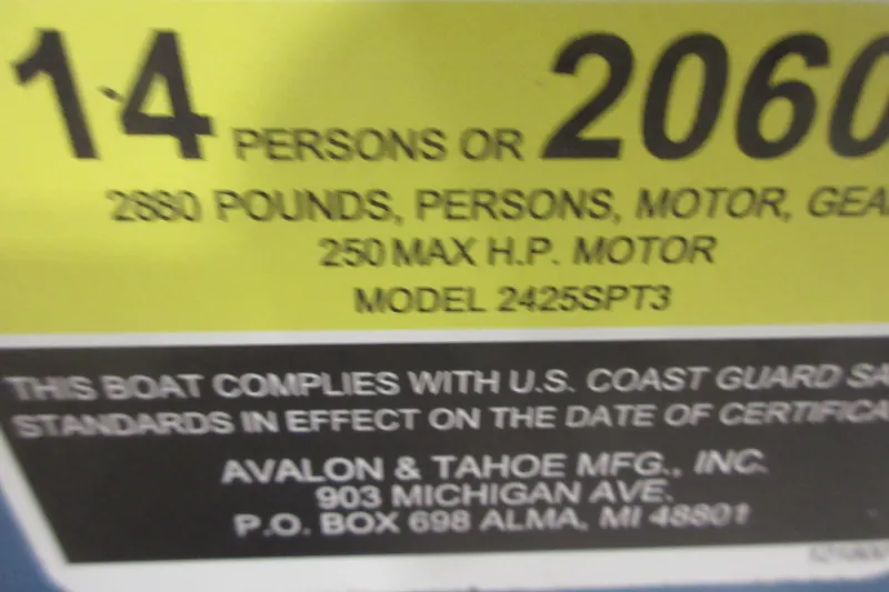Slide: The Image of Capacity label for Avalon LSZ 2585 Entertainer Triple toon, 2026 model, 14 persons or 2060 pounds. - 18