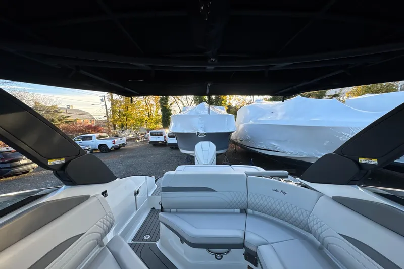 Slide: The Image of Sea Ray SLX 260 Outboard 2024 - 19