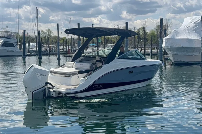Slide: The Image of Sea Ray SLX 260 Outboard 2024 - 2