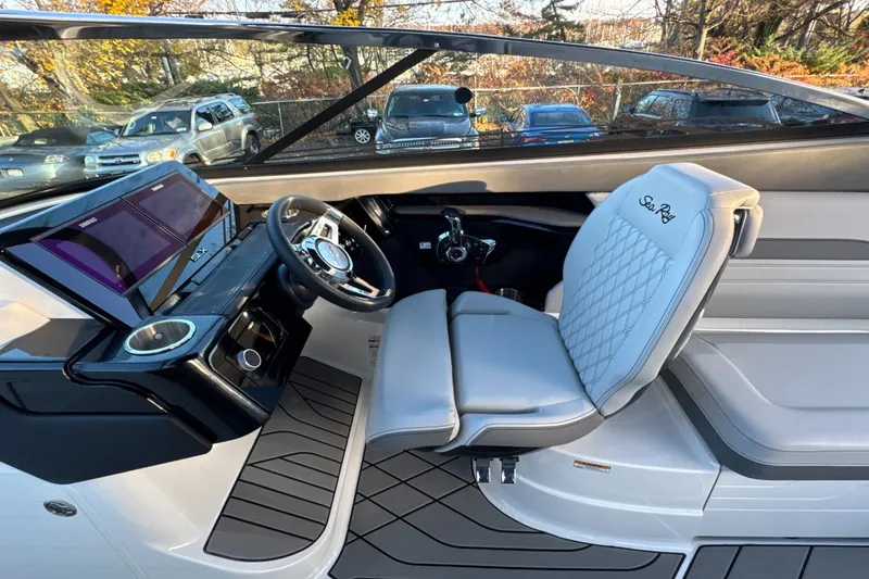 Slide: The Image of Sea Ray SLX 260 Outboard 2024 - 28