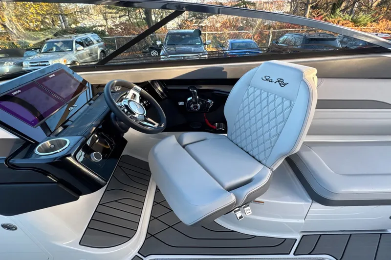 Slide: The Image of Sea Ray SLX 260 Outboard 2024 - 29