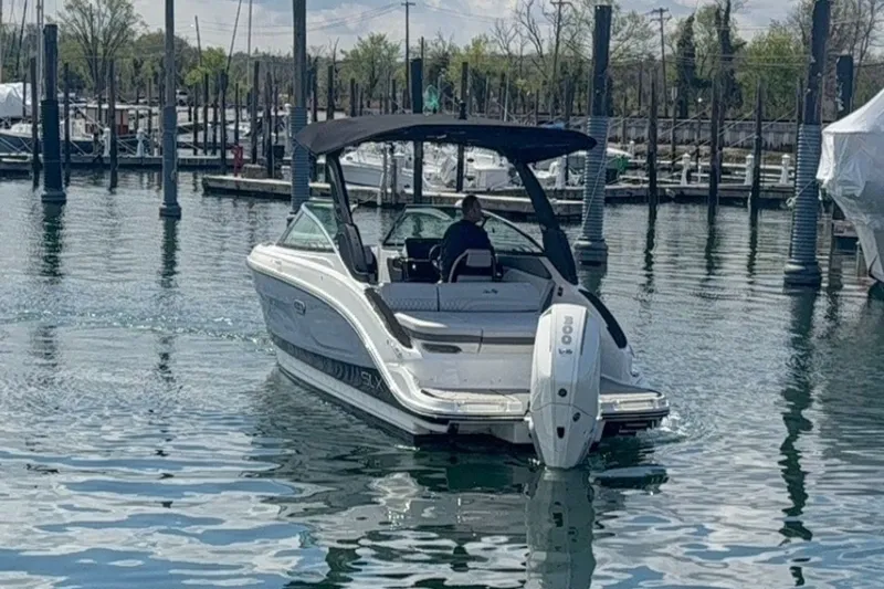 Slide: The Image of Sea Ray SLX 260 Outboard 2024 - 3