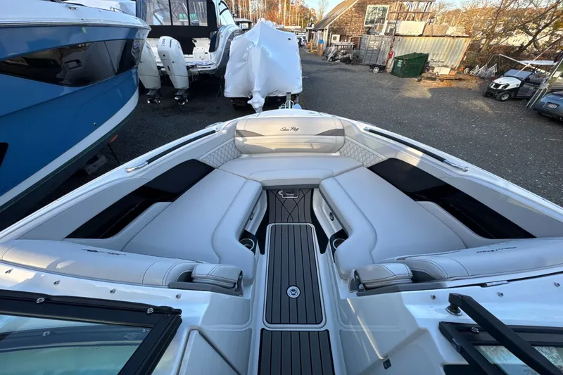 Slide: The Image of Sea Ray SLX 260 Outboard 2024 - 46
