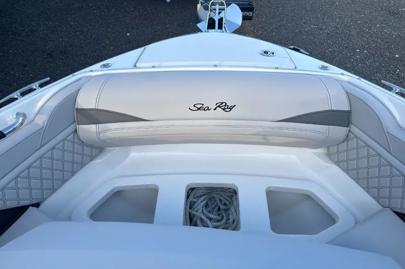 Slide: The Image of Sea Ray SLX 260 Outboard 2024 - 56