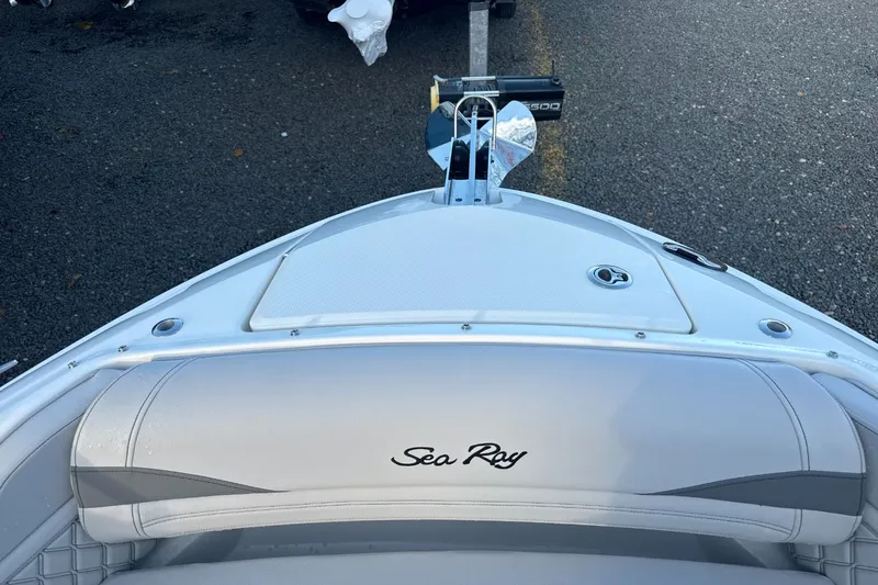 Slide: The Image of Sea Ray SLX 260 Outboard 2024 - 57