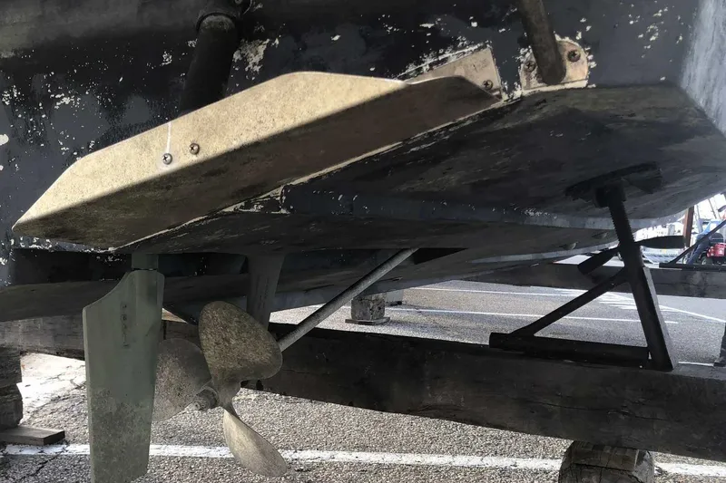 Slide: The Image of 1990 Silverton 34 Convertible boat underside showing propeller and rudder details. - 33
