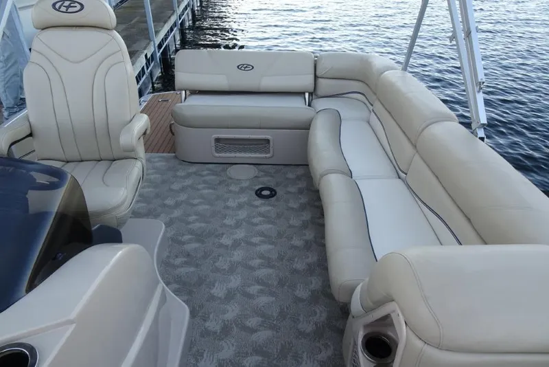 Slide: The Image of Luxurious seating on a 2010 Harris Grand Mariner 230 pontoon boat by the water. - 28