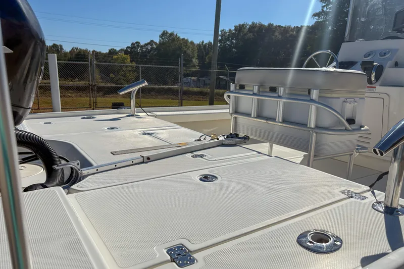 Slide: The Image of 2017 Mako 21 LTS boat deck with seating and storage compartments. - 3