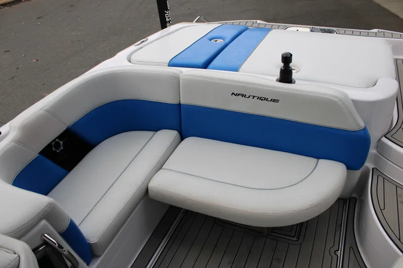 Slide: The Image of 2010 Correct Craft AIR NAUTIQUE SV 211 boat interior with blue and white seating. - 14