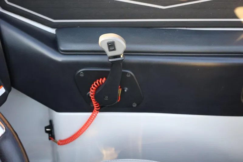 Slide: The Image of 2022 Tigé Z3 boat throttle control with safety lanyard. - 41