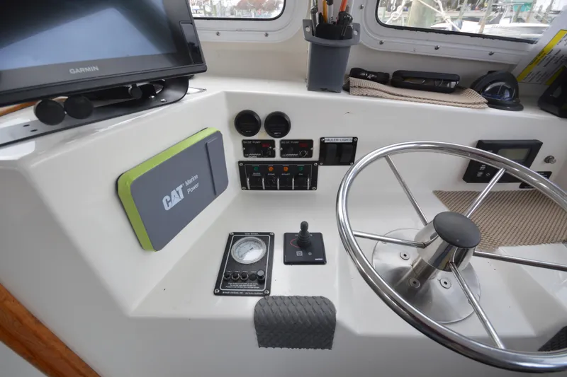 Slide: The Image of 2008 Wayne Beal EXPRESS boat helm with CAT Marine Power and Garmin equipment. - 28