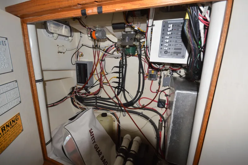 Slide: The Image of Electrical panel and wiring inside a 2008 Wayne Beal EXPRESS boat. - 38