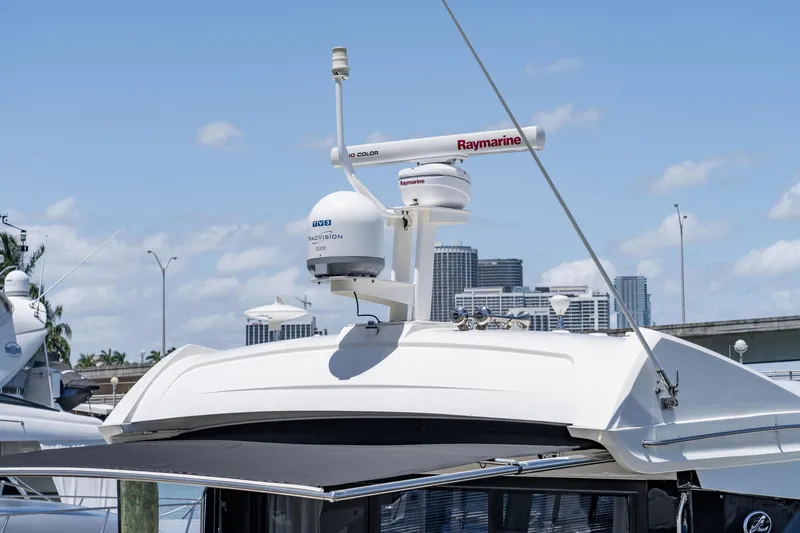 Slide: The Image of 2017 Sea Ray Sundancer 460 yacht with Raymarine radar, city skyline in background. - 101