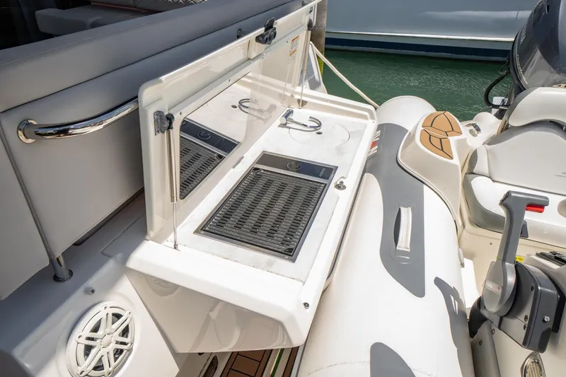 Slide: The Image of 2017 Sea Ray Sundancer 460 yacht with outdoor kitchen and seating area. - 93