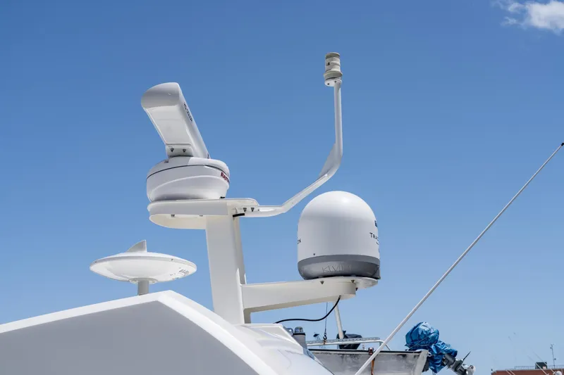 Slide: The Image of Radar and satellite equipment on a 2017 Sea Ray Sundancer 460 against a clear blue sky. - 97