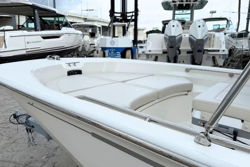 Slide: The Image of Boston Whaler 170 Montauk 2026 - 15
