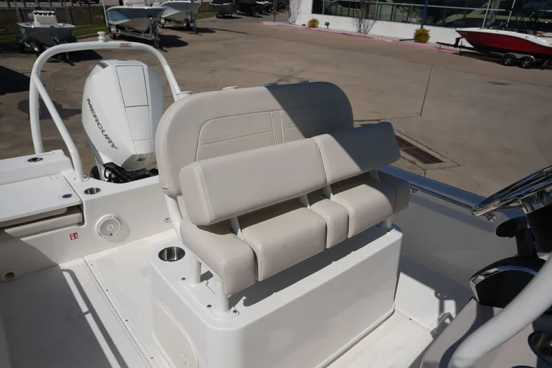 Slide: The Image of Boston Whaler 210 Montauk 2026 - 20
