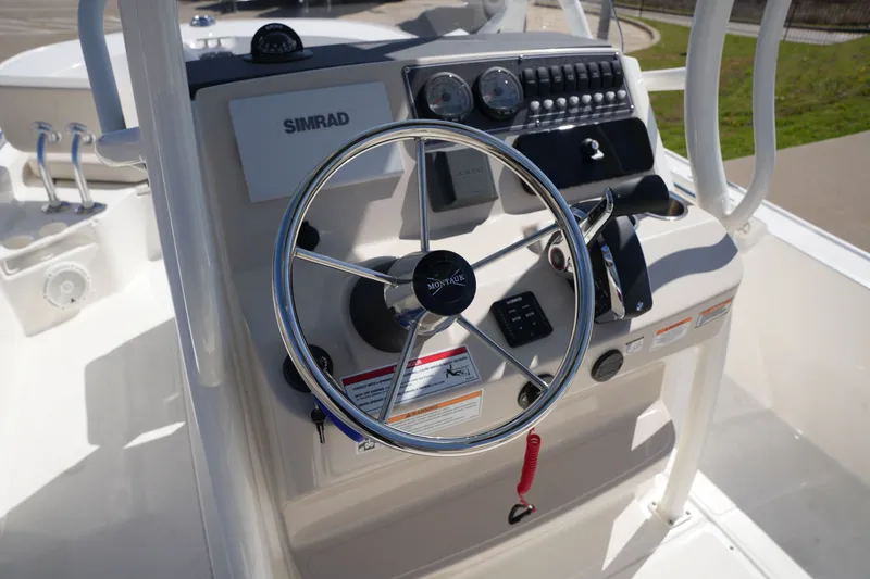 Slide: The Image of Boston Whaler 210 Montauk 2026 - 23
